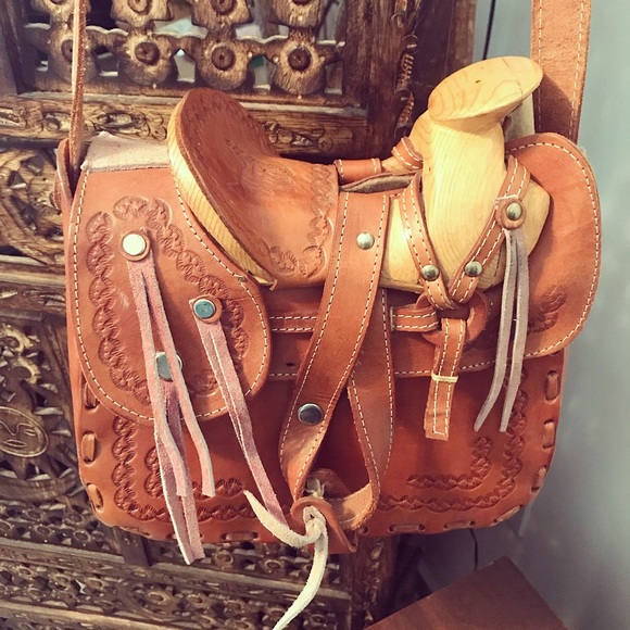 Handmade Vintage Tooled Leather Horse Saddle Bag - Picture 1 of 10